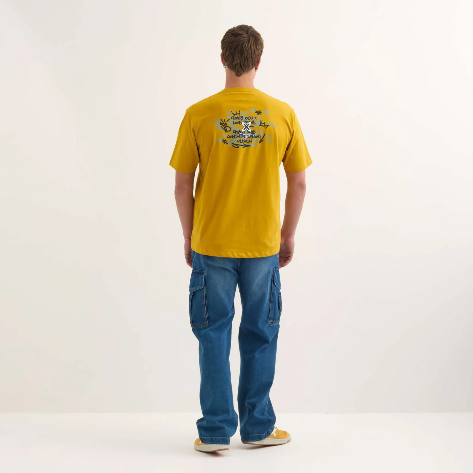 Camiseta MUNICH Anyone streetwear hombre de algodón orgánico mostaza