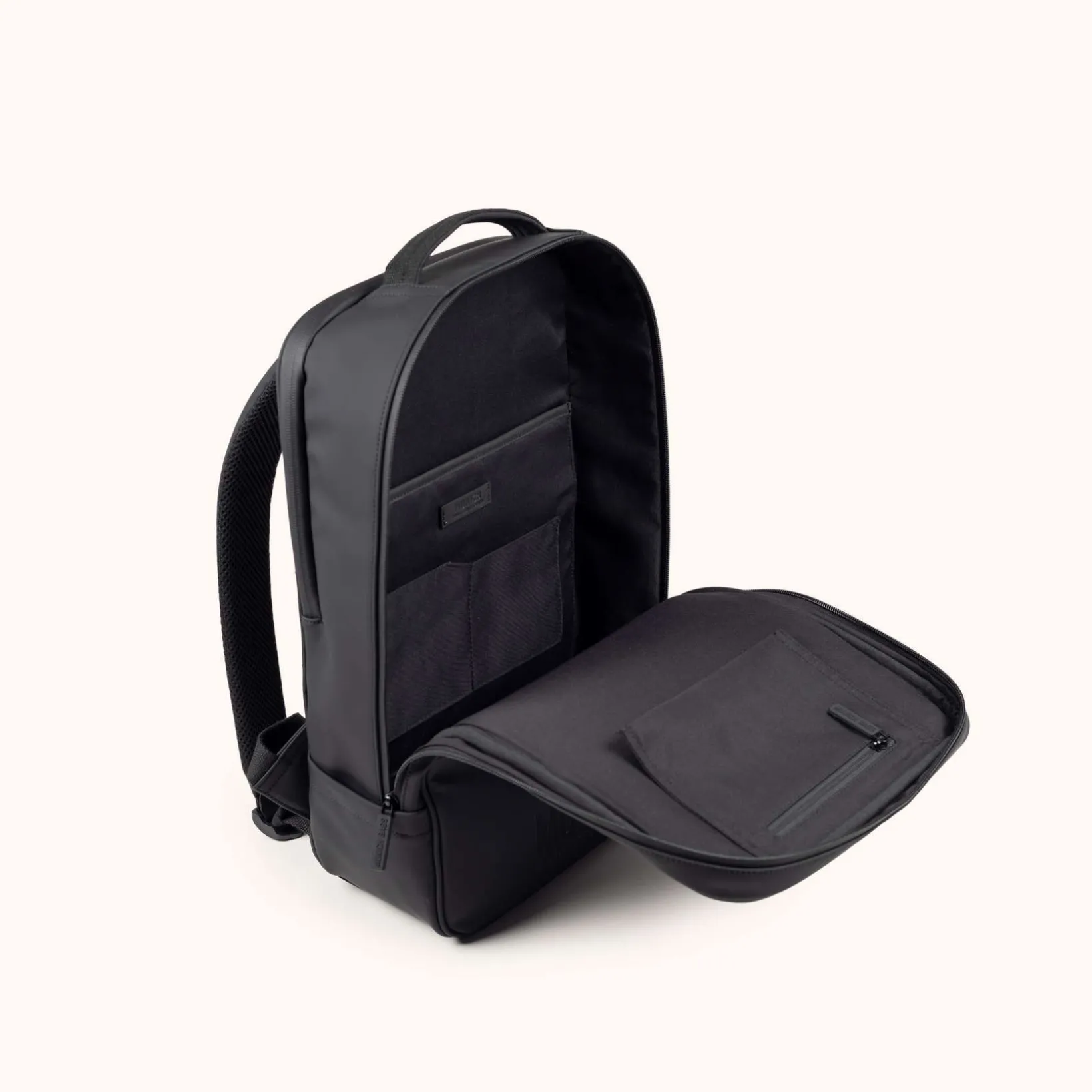 ESSENCE RECYCLED FW25 BACKPACK C/BLACK