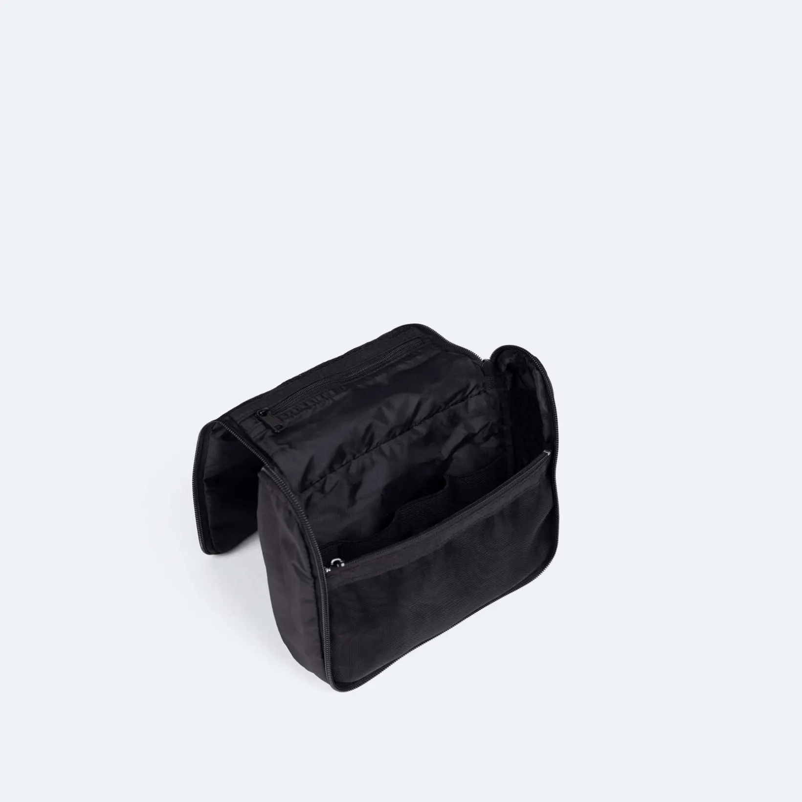 GATE X39 TOILETRY C/BLOCKCOLOR