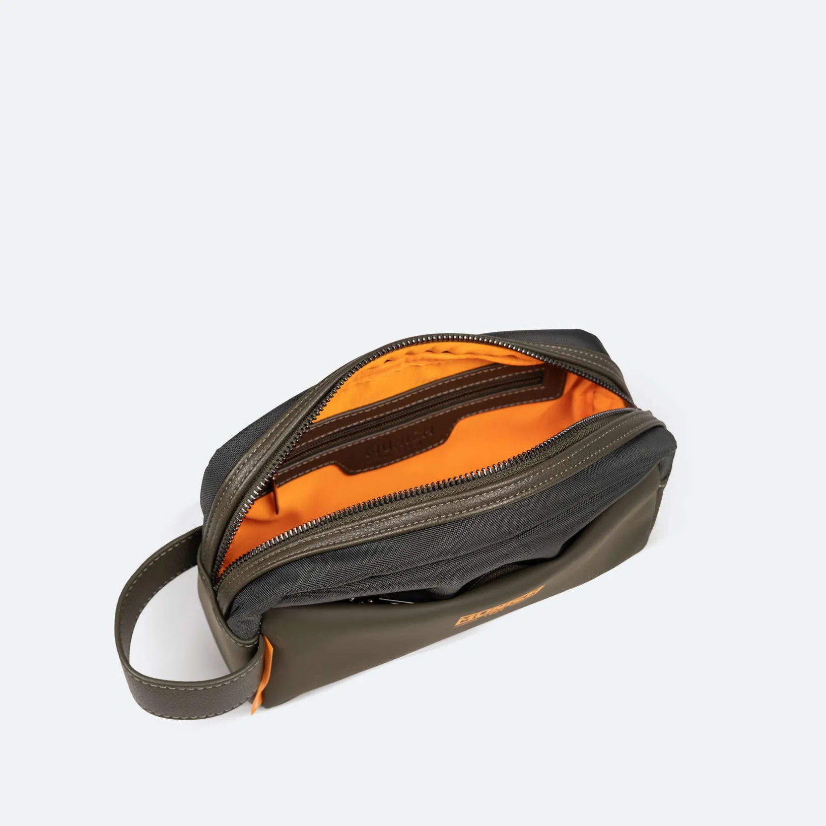 JUNGLE TOILETRY KHAKI