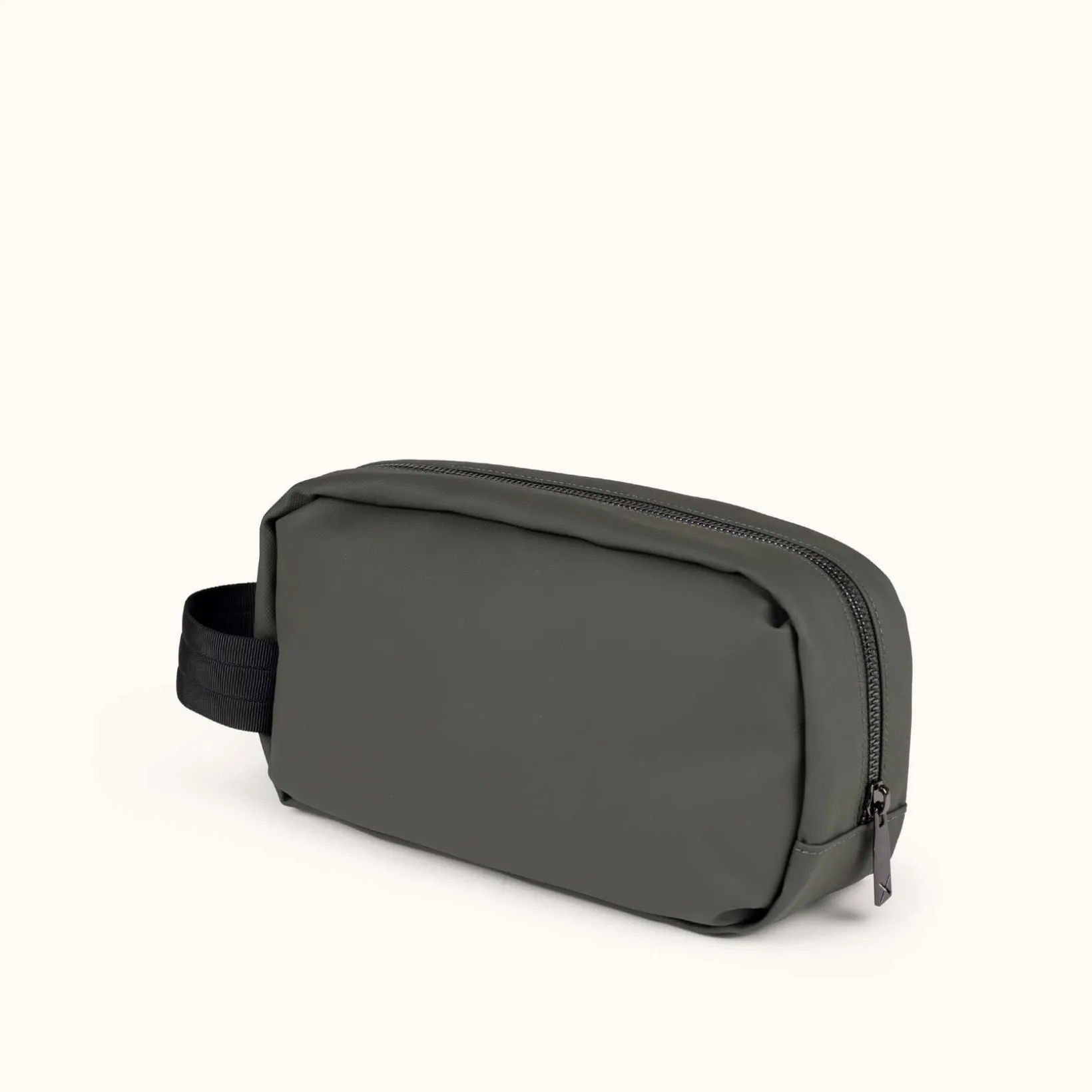PEAK RECYCLED FW25 TOILETRY C/KHAKI