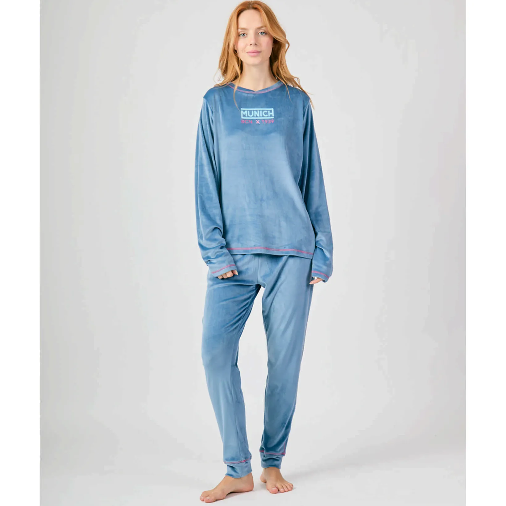 Pijama MUNICH mujer dos piezas de terciopelo azul.