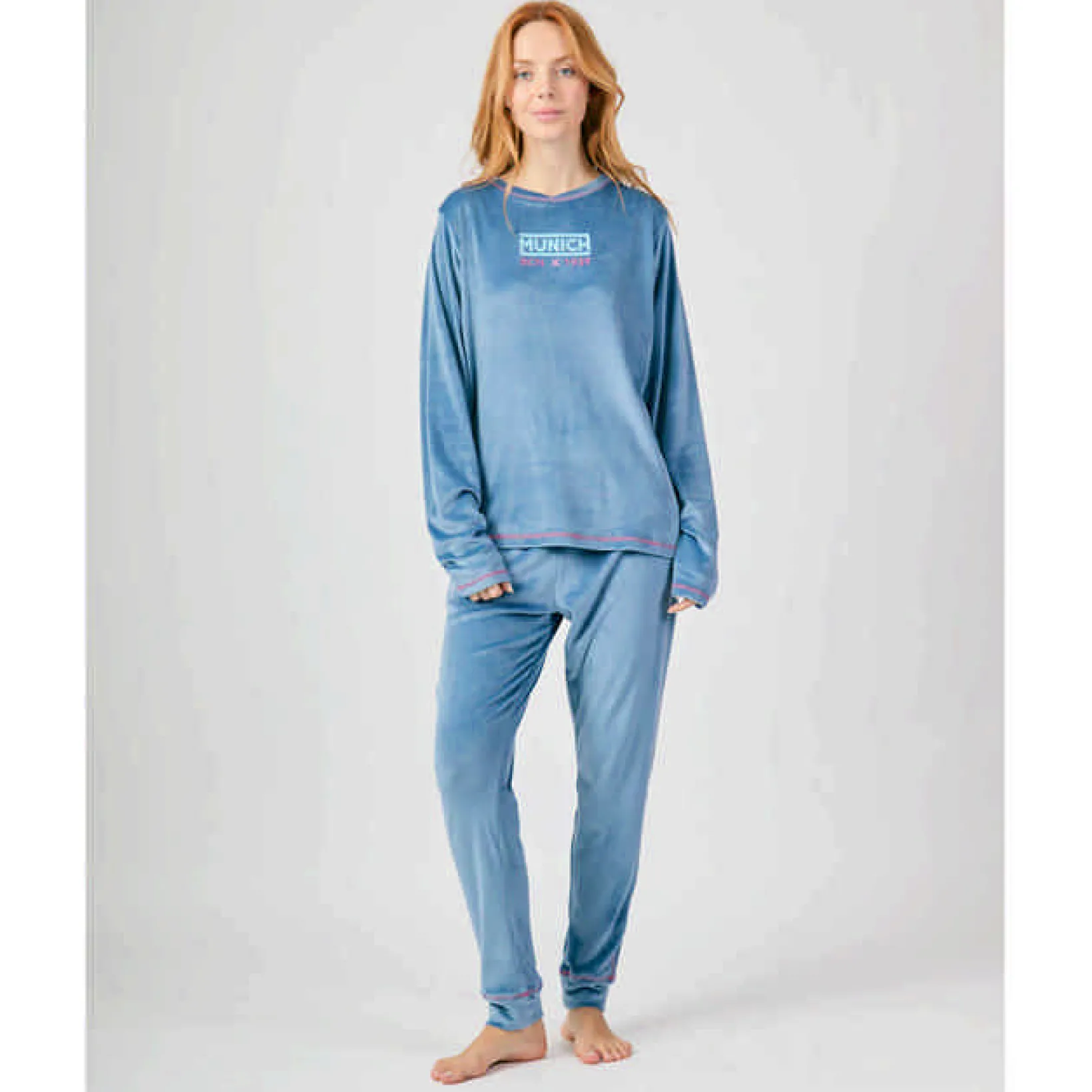 Pijama MUNICH mujer dos piezas de terciopelo azul.